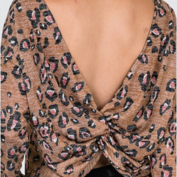 💕Last One💕ERYN Leopard twist back top - Picture 5 of 7